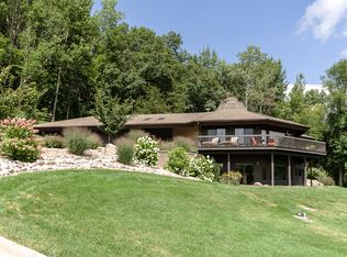 W5508 Eagle Point Dr, La Crosse, WI 54601