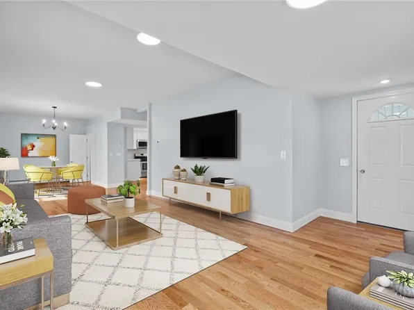 49 Meadowbrook Ave, Warwick, RI 02889