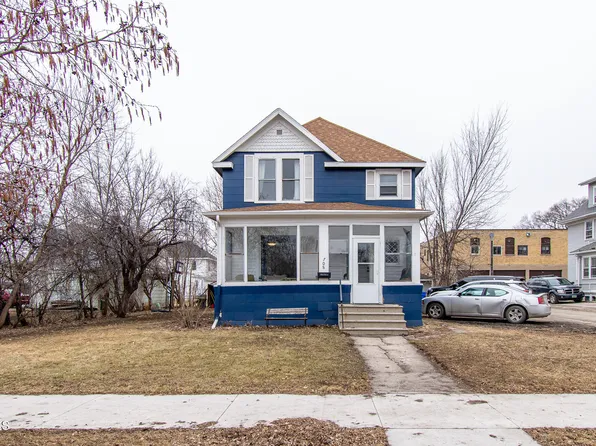 708 7th St N, Fargo, ND 58102