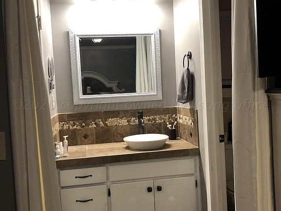 4th image of 934 Sierra Dr
