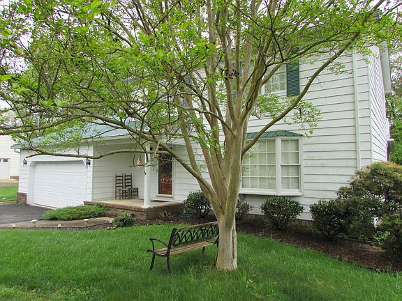 3rd image of 8120 Thornwood Dr
