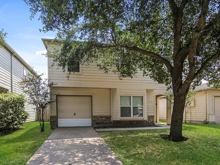 3231 Dartmouth Field Ln — Photo 3