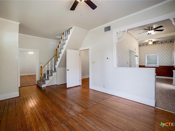 3rd image of 687 W Mill St