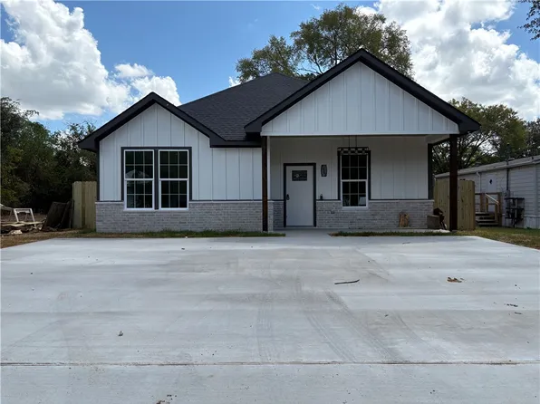 2405 Southside Dr, Bryan, TX 77803