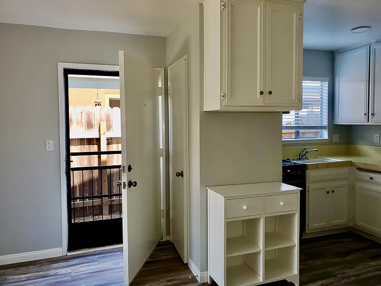 6381 1/2 Saint Paul Cir #1/2 — Photo 3