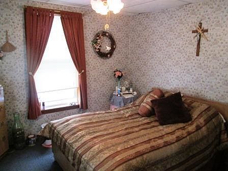 4th image of 604 Elizabeth St