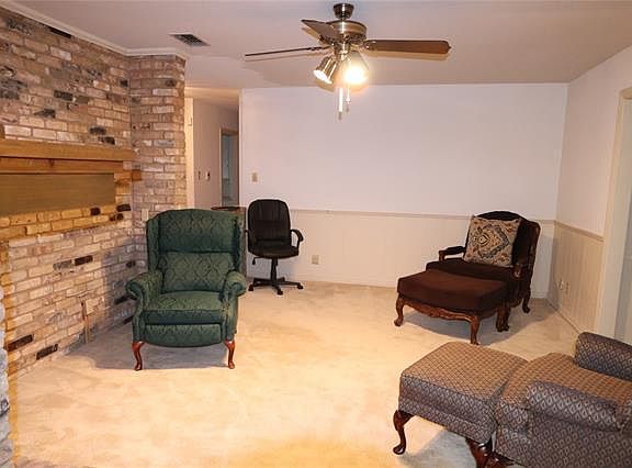 4th image of 1903 Montrose Dr