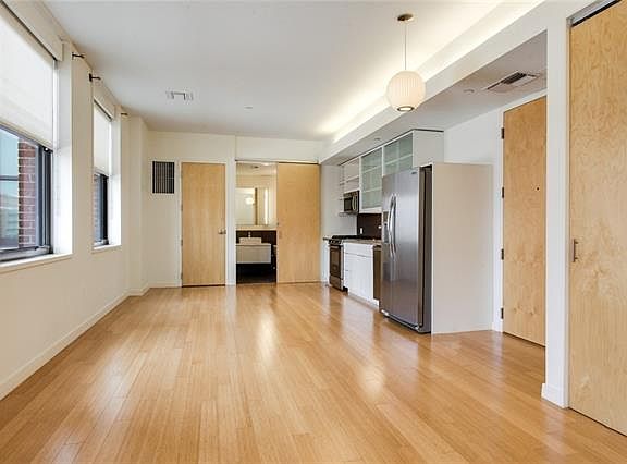 4th image of 912 Baltimore 503 Ave #503