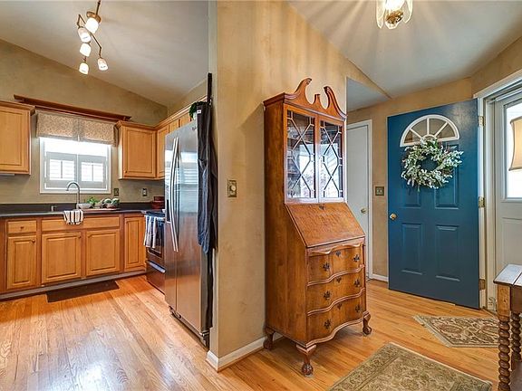 5th image of 114 Braintree Dr
