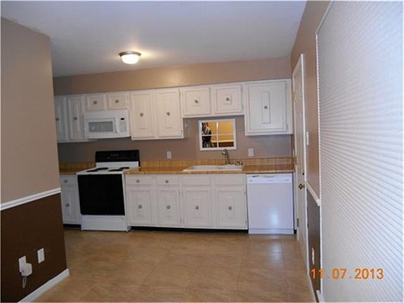 4th image of 10331 Longmont Dr #35