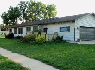 1037 5th St, Baraboo, WI 53913