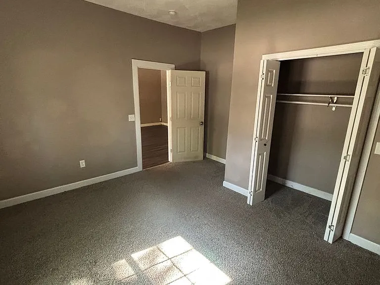 2027 N Weller Ave — Photo 5