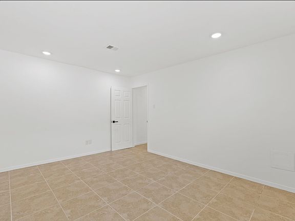 3rd image of 9930 Valley Lake Dr