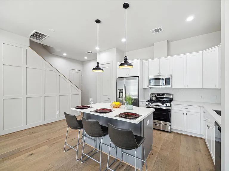 5237 Hillman St #F — Photo 8
