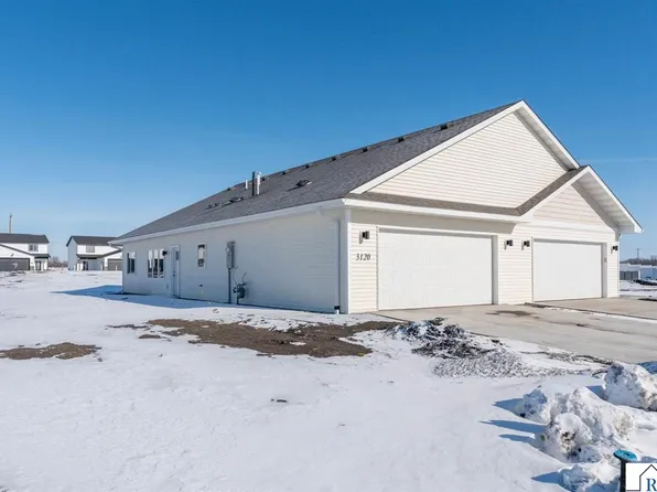 3120 & 3122 Noble Dr, Mankato, MN 56001