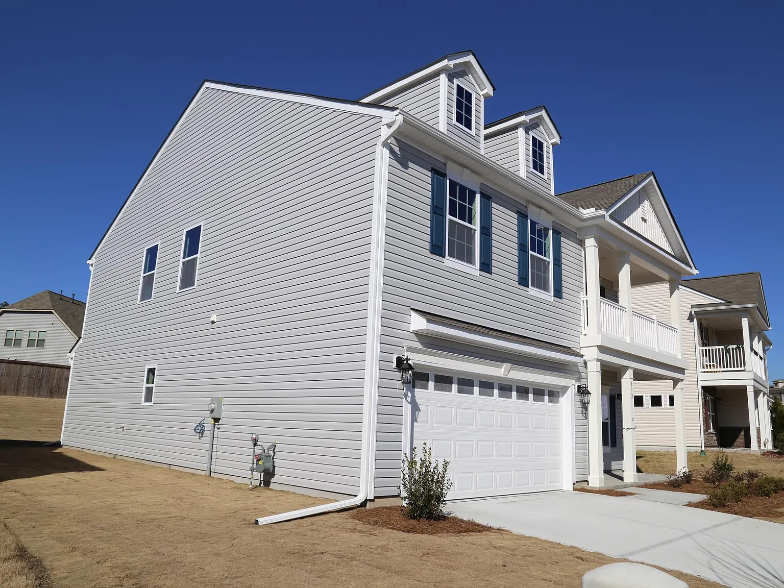 832 Ember Dr — Photo 3