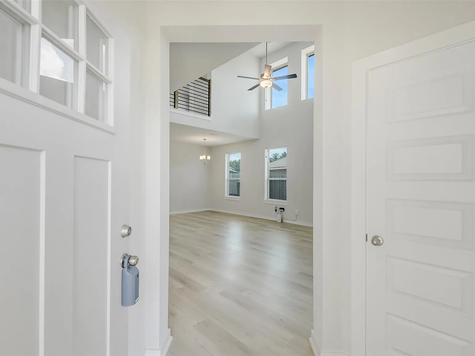 4 bed, 3.0 bath, 2084 sqft, $2,300 — Photo 1