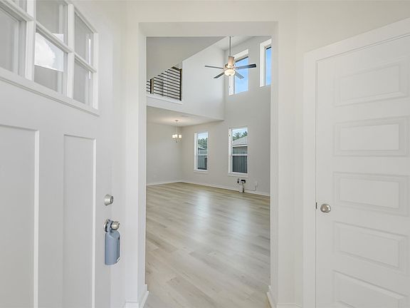 4th image of 2734 Pheasant Hill Ct
