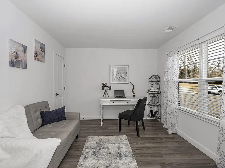 Galbraith Pointe Apartments and Townhomes — Photo 19