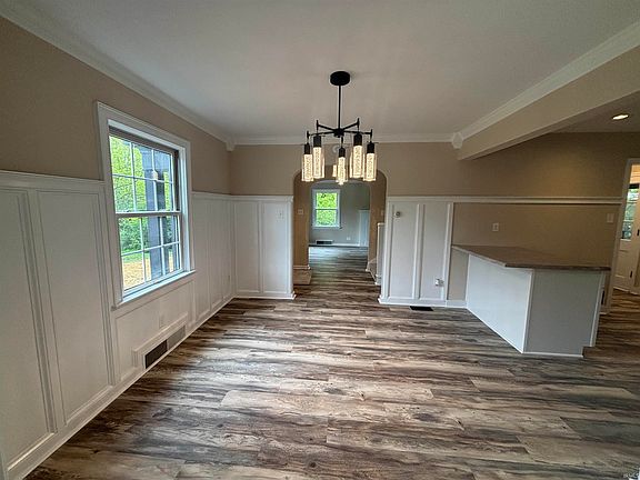 5th image of 2450 Randall Rd