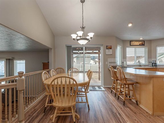 4th image of 3312 S Woodlawn Dr