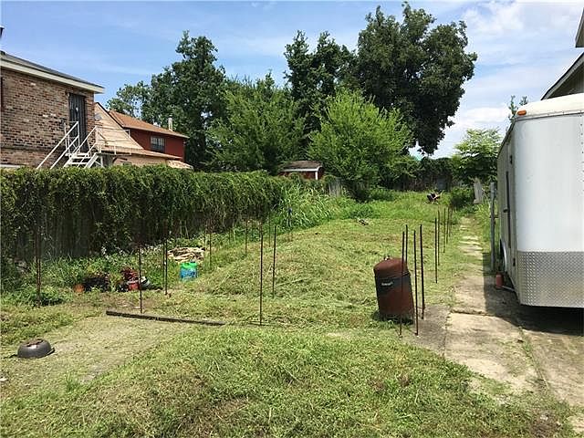 2nd image of 7827 Olive St