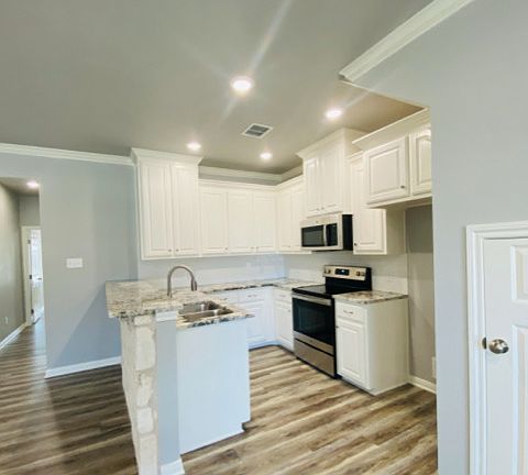 5th image of 716 S Main St #716