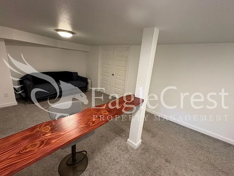 1031 N Clinton St — Photo 23