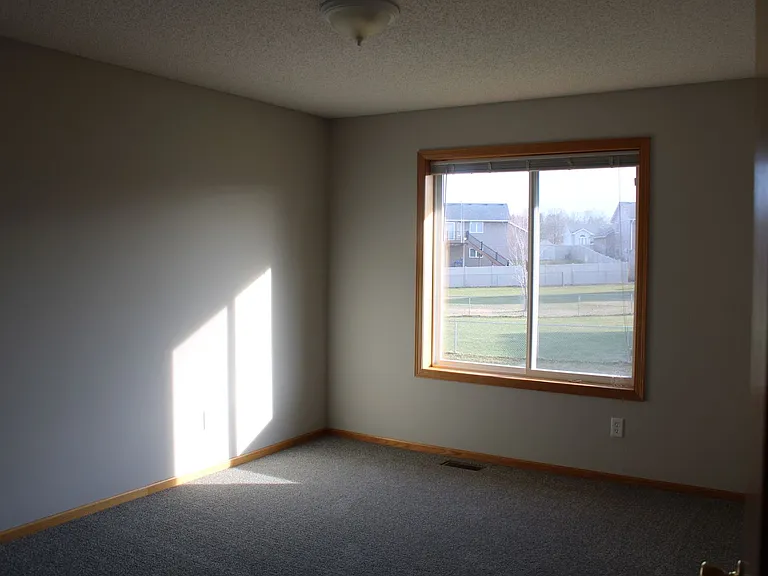403 Meadow Ln — Photo 8