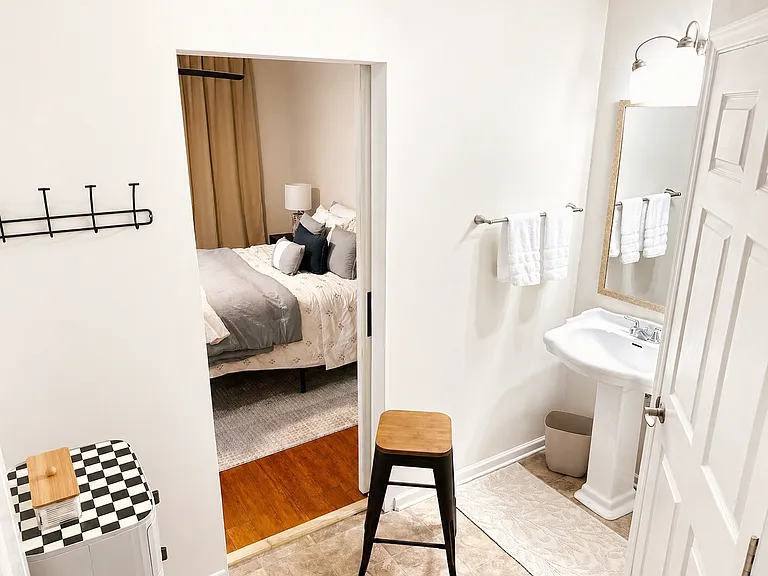 En suite master bathroom.