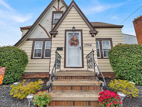 3rd image of 17314 Valleyview Ave