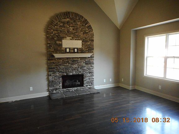 5th image of 414 Leslie Wood Dr