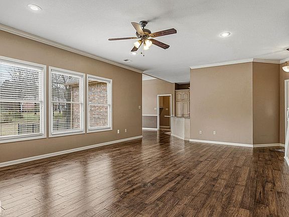 5th image of 601 Scotchpine Dr