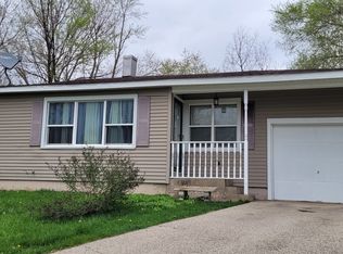 1108 Sycamore St, Lake In The Hills, IL 60156