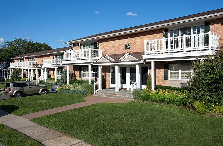 Fairfield Court — Photo 9