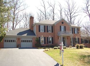 11691 Hollyview Dr, Great Falls, VA