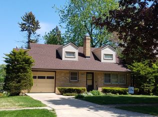 307 N Commonwealth Ave, Elgin, IL 60123