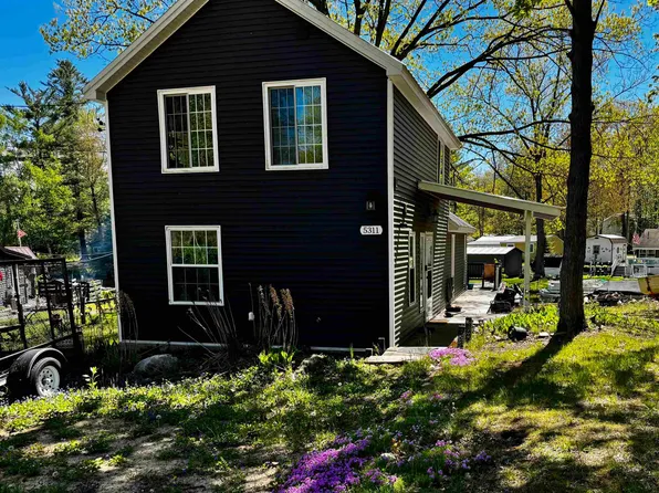 5311 Pointview Dr, Harrison, MI 48625