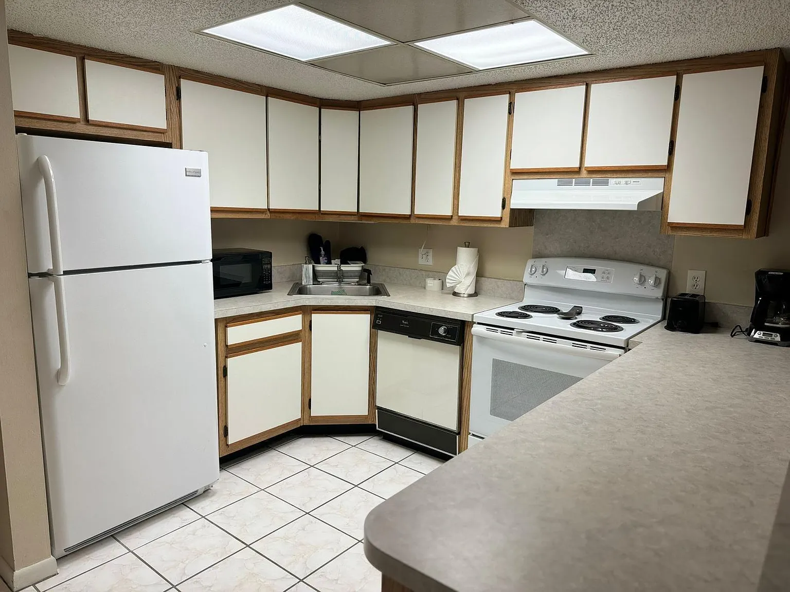 2 bed, 2.0 bath, 862 sqft, $1,500 — Photo 2