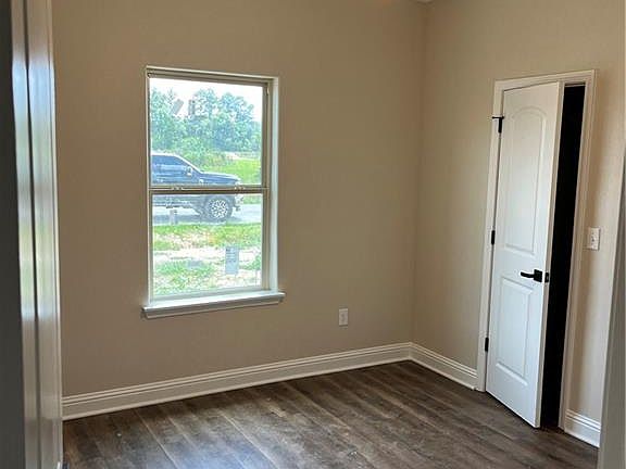 4th image of 213 Grand Coulee Dr