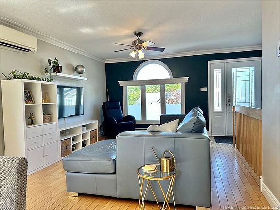3rd image of 121 Belisle Ave