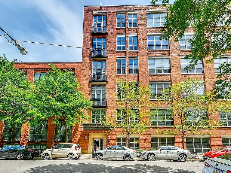 1735 N Paulina St #121 — Photo 1