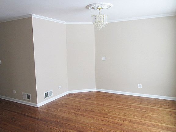 3rd image of 3833 Birchwood Ave