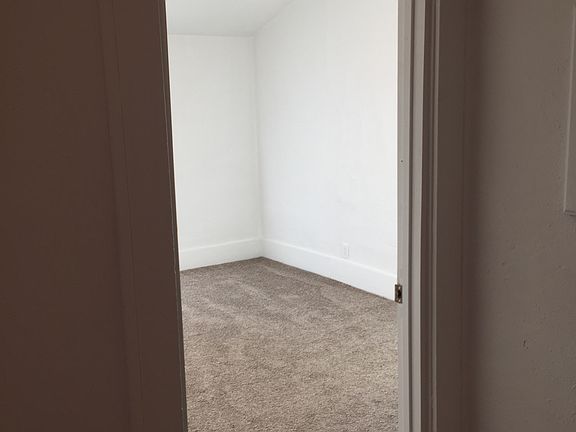 5th image of 902 S Ironwood Dr