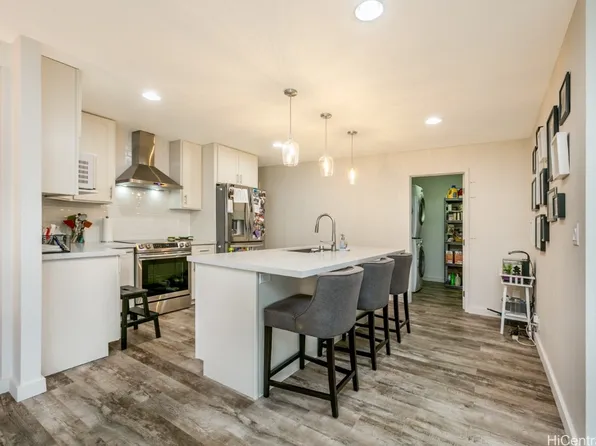 1085 Lunaai St, Kailua, HI 96734