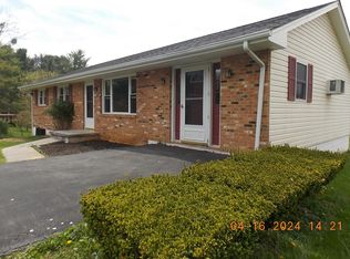2285 Viewland Cir, Christiansburg, VA 24073
