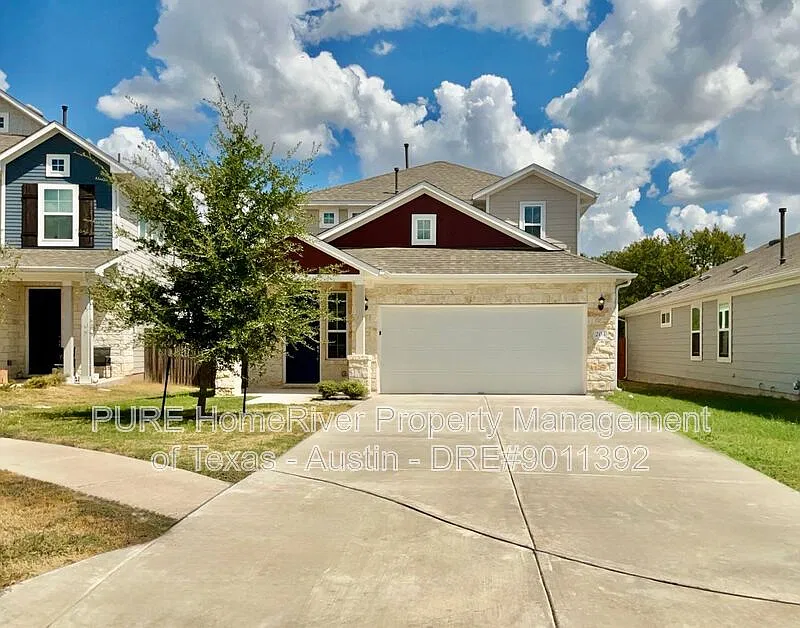 3 bed, 2.5 bath, 2203 sqft, $2,100 — Photo 1