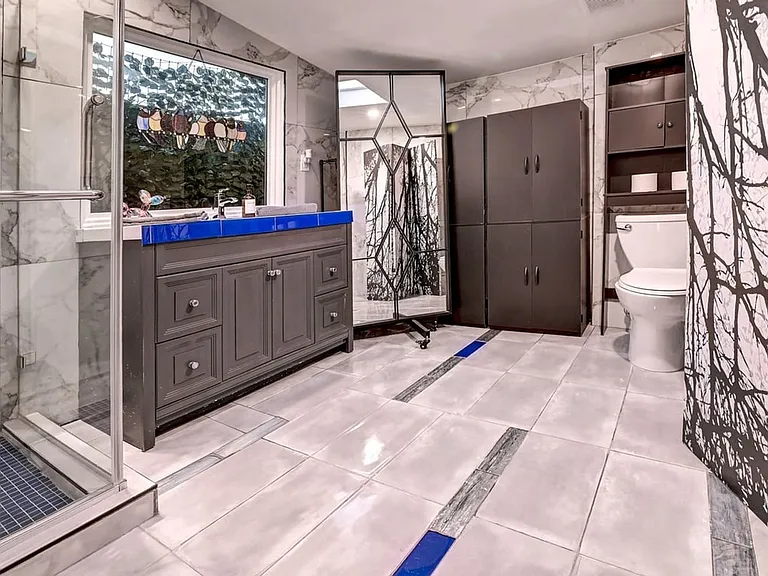 121 W Balboa Dr — Photo 10