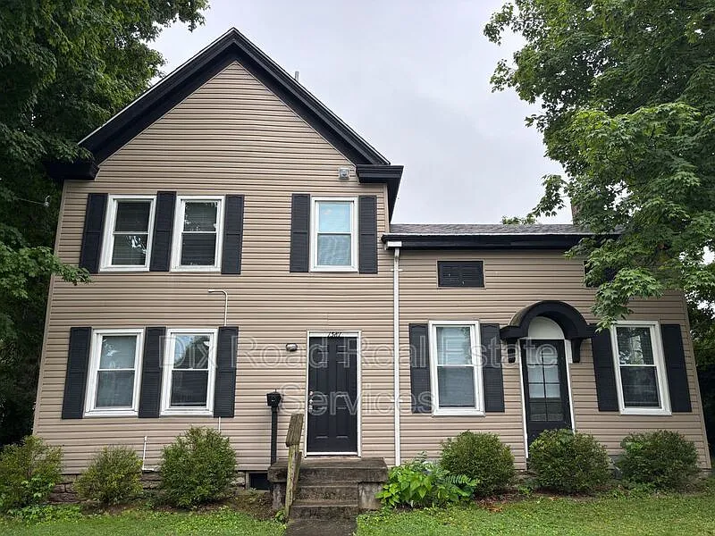 4 bed, 2.0 bath, 1829 sqft, $1,695 — Photo 1