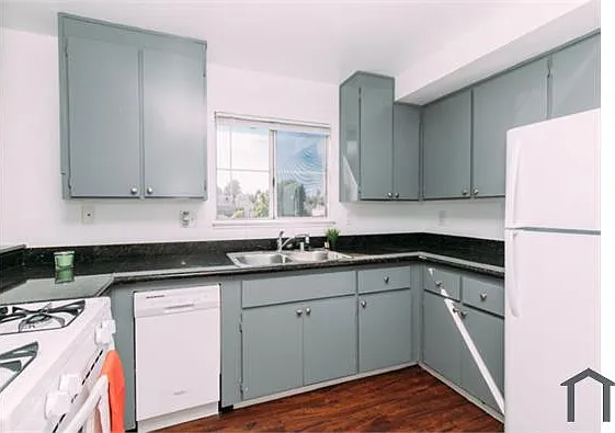 2 bed, $2,633 — Photo 1